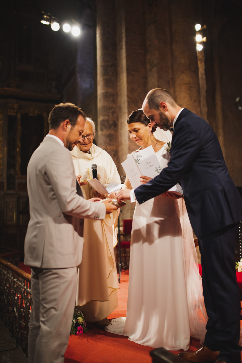 Réception des anneaux par le frère de la mariée dans l'église de Saint Lisier Ariège